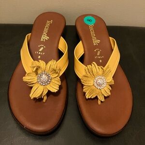 Women’s sunflower sandal
